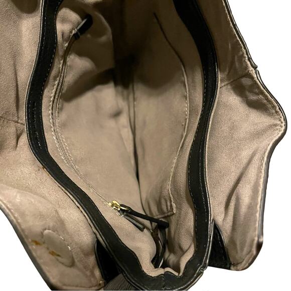 Vince Camuto Black Leather Hobo Shoulder Bag Gold Hardware Zip Lining - Picture 10 of 15